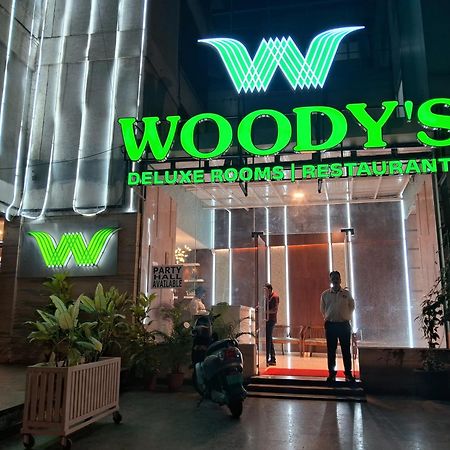 Woody'S Hotel Bangalore Buitenkant foto