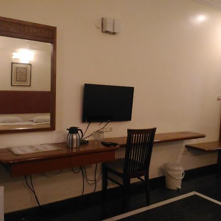Woody'S Hotel Bangalore Buitenkant foto