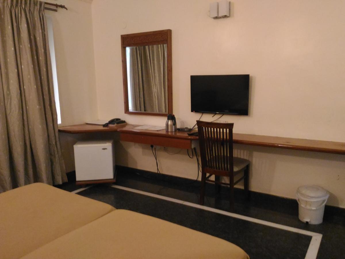 Woody'S Hotel Bangalore Buitenkant foto